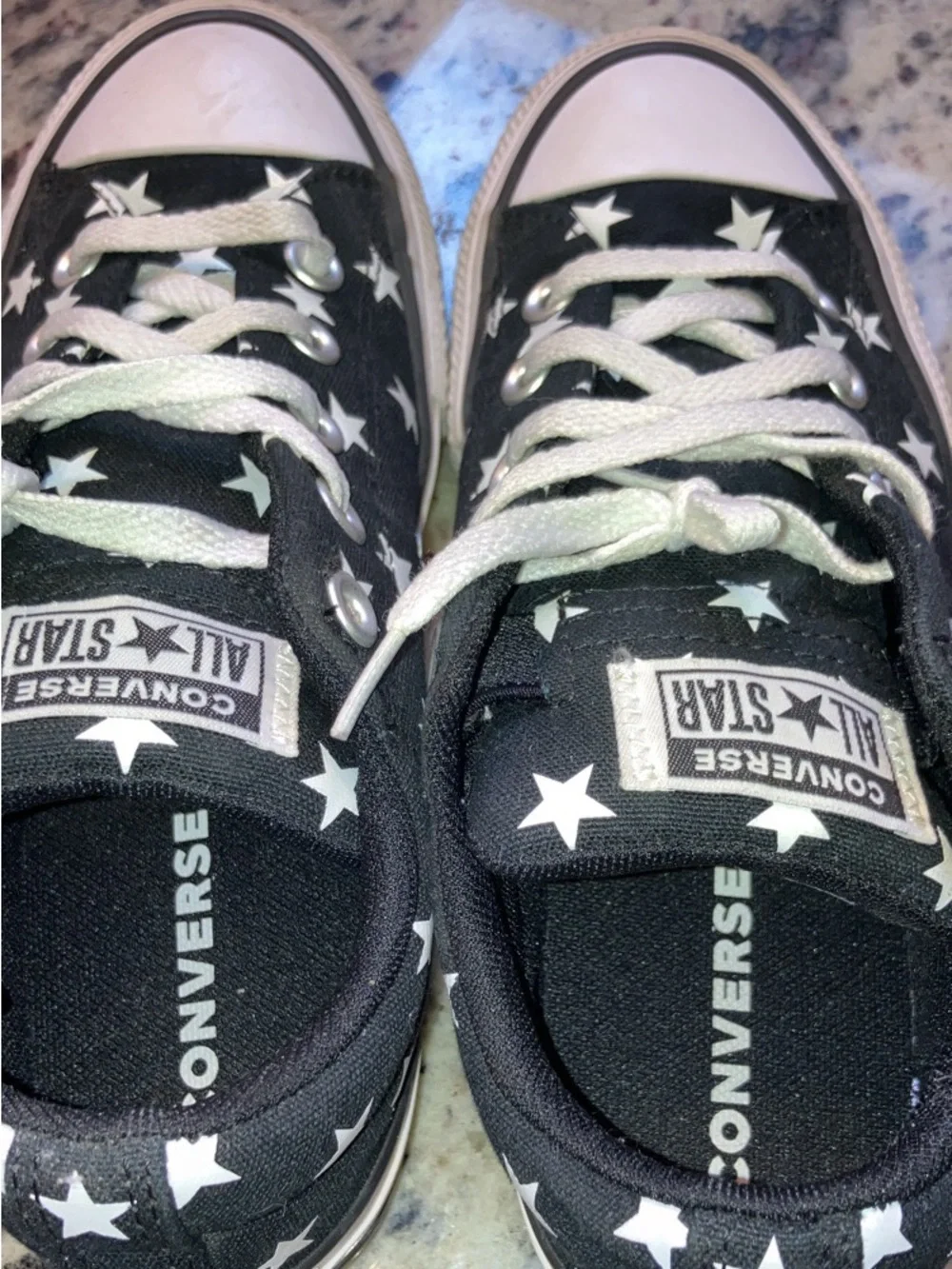 Youth big kid sz. 4 low top Converse sneakers